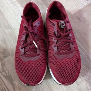 ¡!moving sale!¡ Under Armour Maroon USC Tennis Shoes
